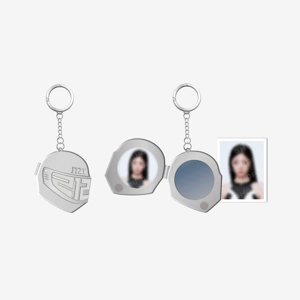 ITZY - (PREORDER) LOCKET PENDANT KEYRING - 3RD WORLD TOUR [TUNNEL VISION]