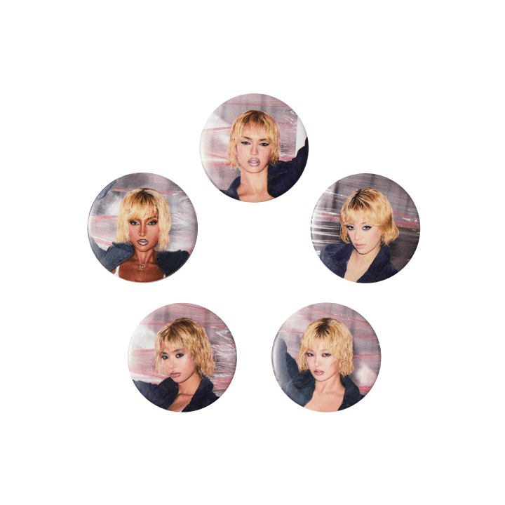 KATSEYE - (PREORDER)[WILD] Random Photo Pin Badge